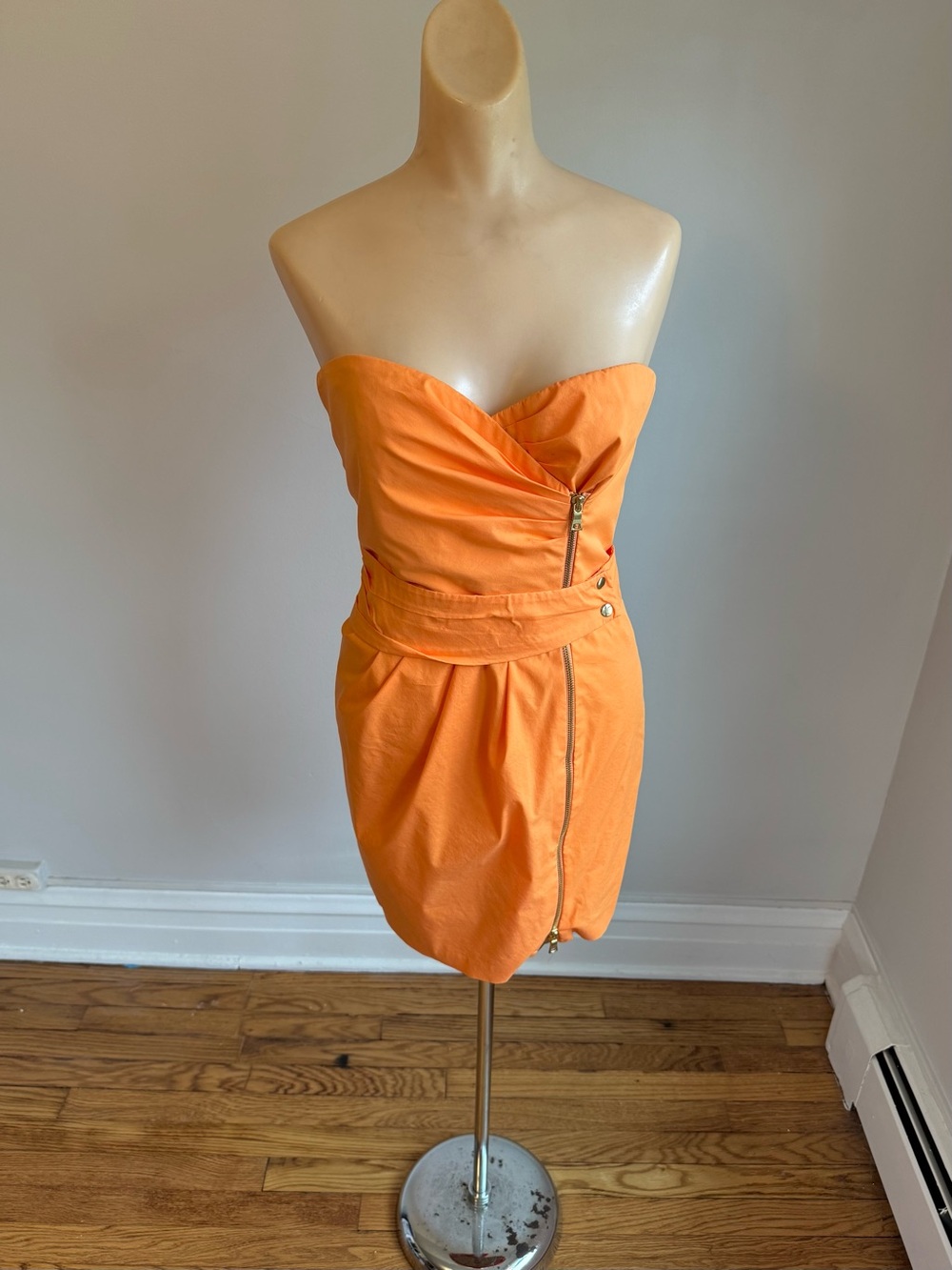 Cynthia Steffe Strapless Orange Mini Dress with Gold Front Zip Detail sz 8